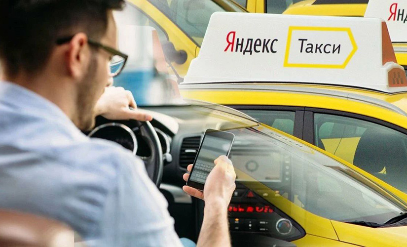 Водитель Яндекс Такси 